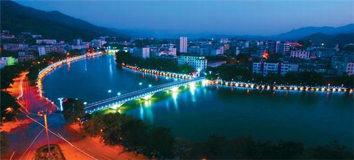 见证80后冷锅串串